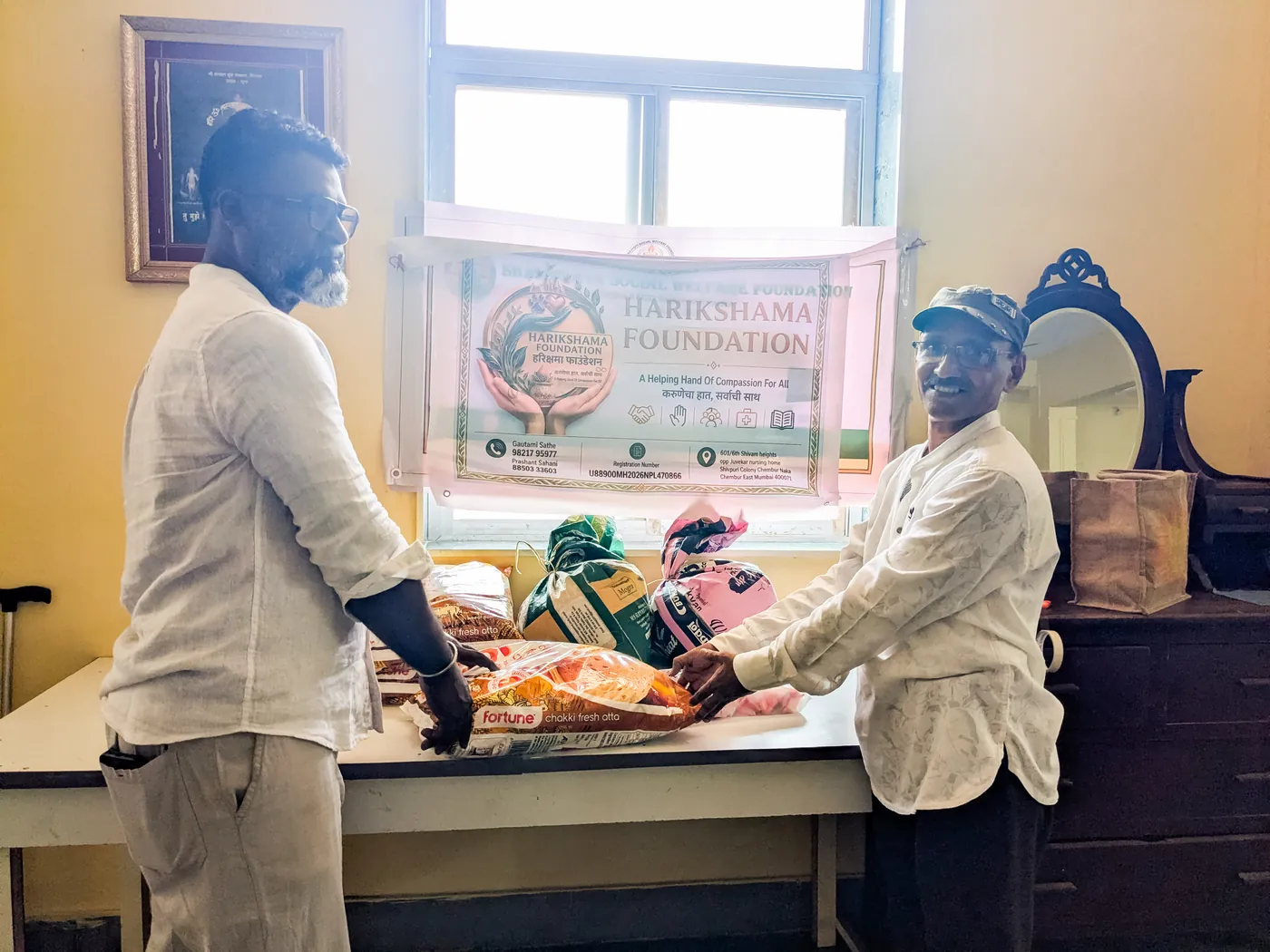 A HariKshama Foundation volunteer sharing a smile with a resident at Aapta Phata Old Age Home